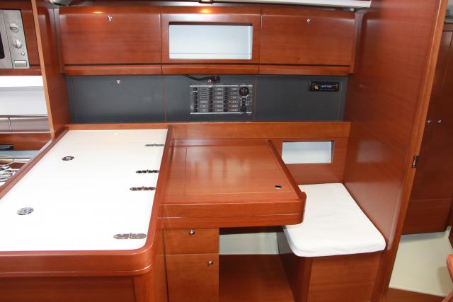 Dufour 405 Economy