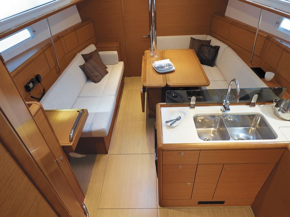 Sun Odyssey 389 Class