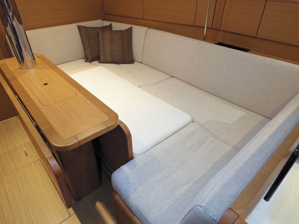 Sun Odyssey 389 Class