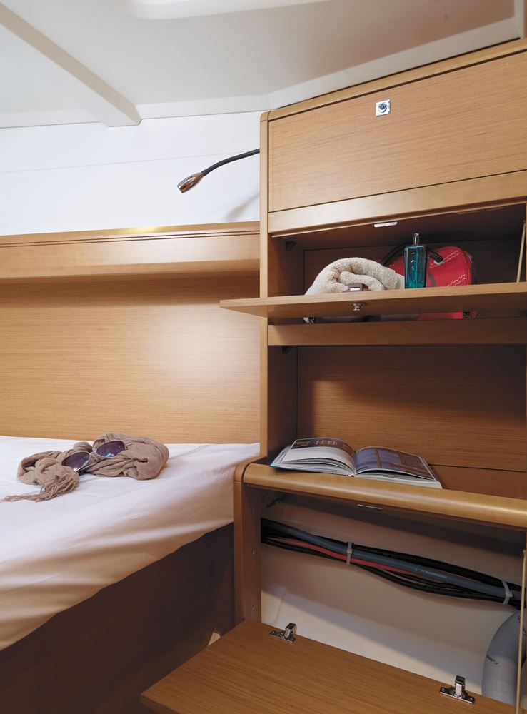 Sun Odyssey 389 Class