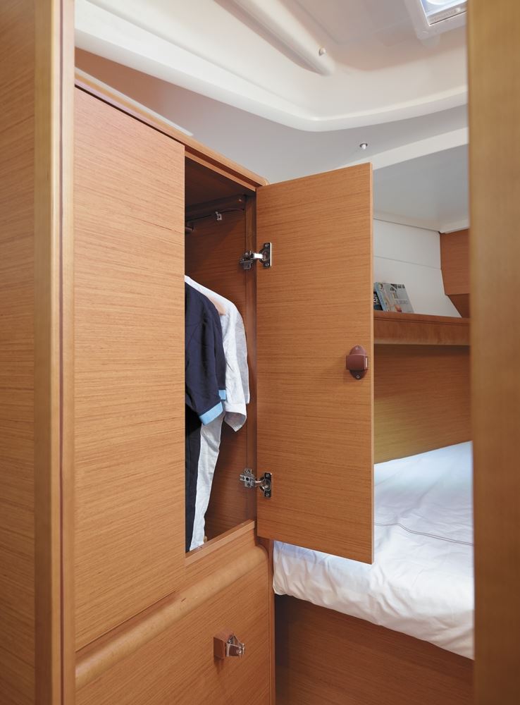 Sun Odyssey 389 Class